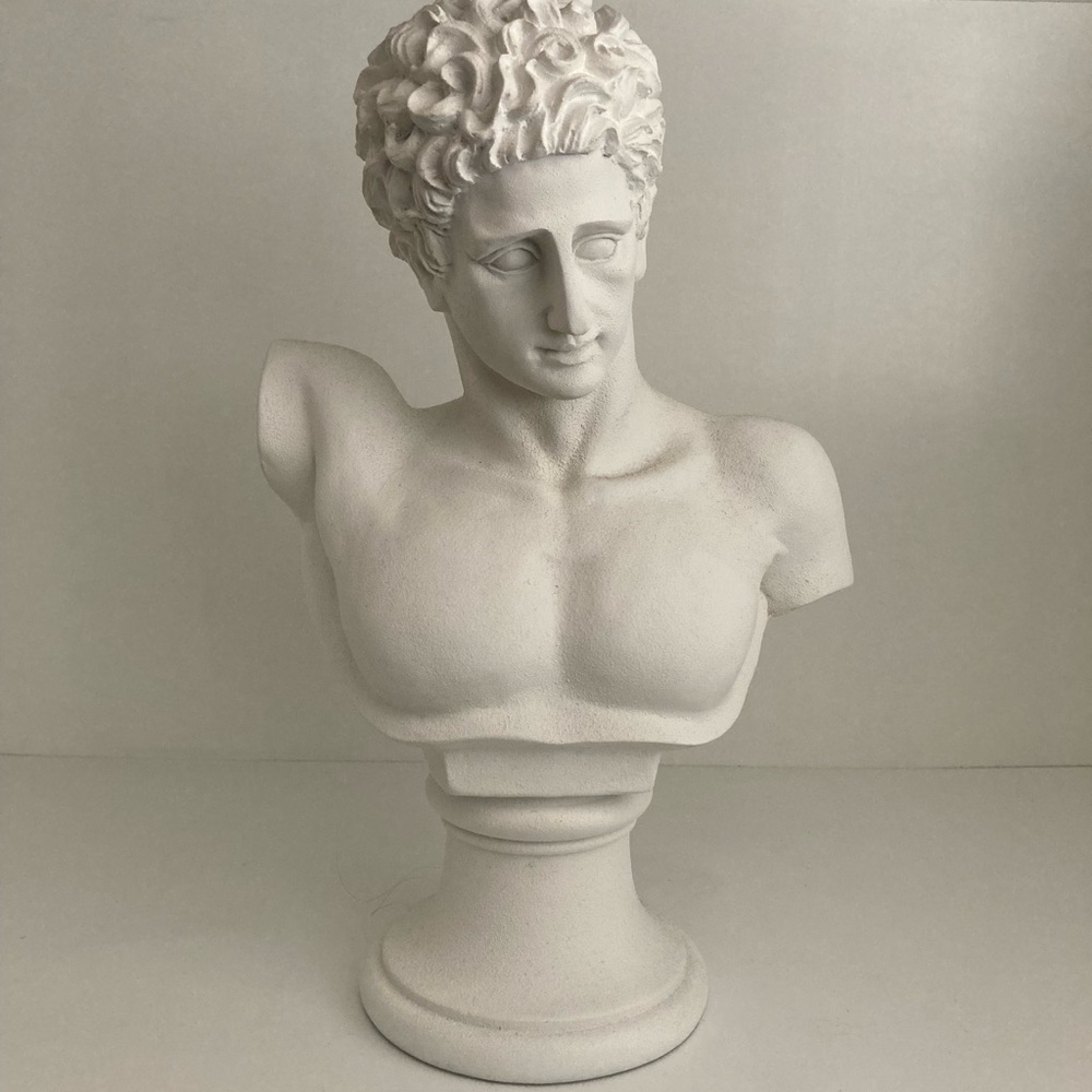Bust statue